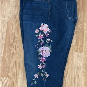 Embroidered Lane Bryant skinny jeans; size 28—EUC